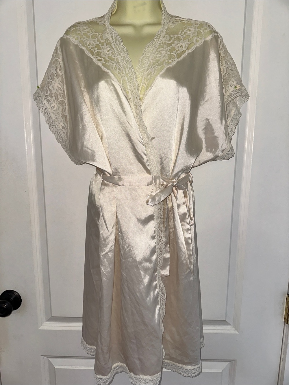 Vintage 80s Lily of France Ivory Satin Lace-Trim Wrap Robe